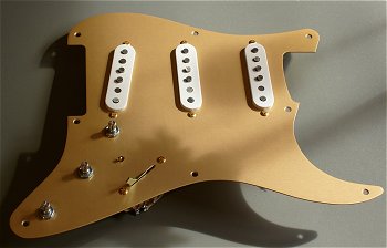 Gilmour replica Strat pickguard